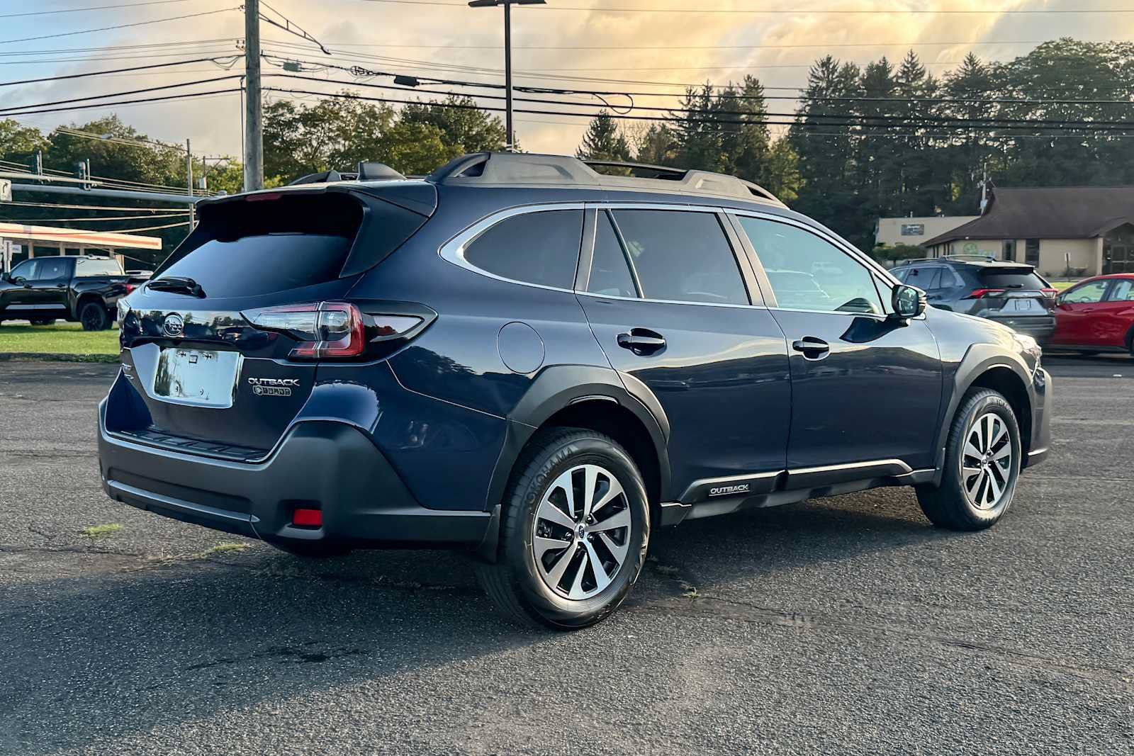 Used 2025 Subaru Outback Premium AWD/4WD image 3