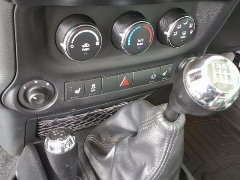 Used 2018 Jeep Wrangler Altitude image 26