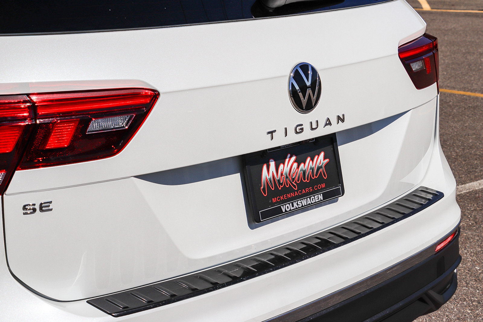 Used 2023 Volkswagen Tiguan SE w/ Panoramic Sunroof Package FWD image 10