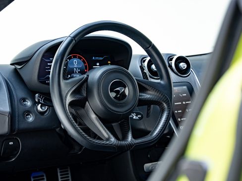 Used 2023 McLaren GT RWD image 30