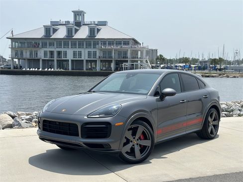 Used 2022 Porsche Cayenne GTS image 1