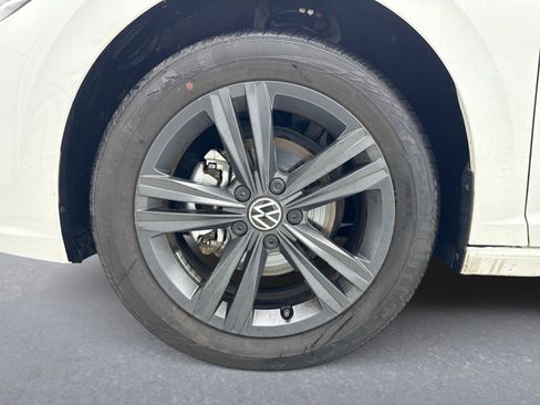 Used 2023 Volkswagen Jetta SE w/ Black Wheel Package image 12