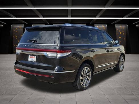 Certified 2022 Lincoln Navigator Reserve image 4
