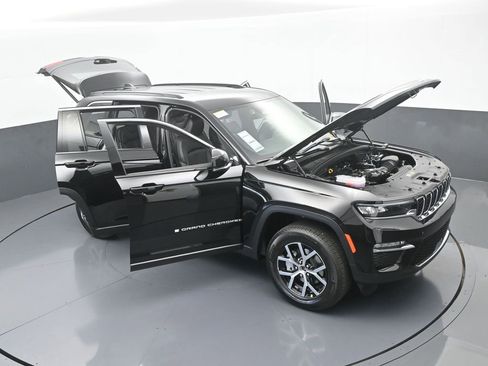 Used 2025 Jeep Grand Cherokee Limited image 59