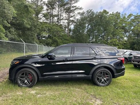 Used 2025 Ford Explorer ST-Line w/ Premium Package AWD/4WD image 4