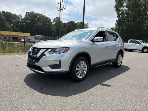 Used 2020 Nissan Rogue SV AWD/4WD image 2