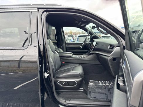 Used 2024 Jeep Wagoneer Series III image 13