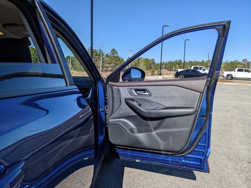 Used 2023 Nissan Rogue SV image 53