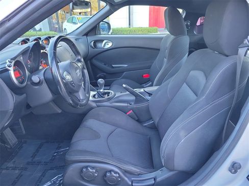 Used 2016 Nissan 370Z w/ Sport Package image 9