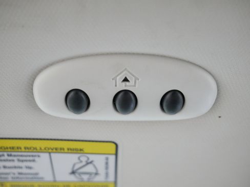 Used 2017 Ford Escape Titanium image 32