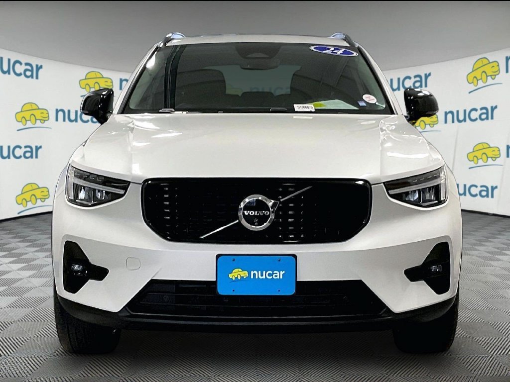 Used 2024 Volvo XC40 B5 Plus w/ Protection Package Premier AWD/4WD image 2