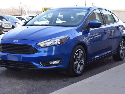 Used 2018 Ford Focus SE w/ SE Appearance Package image 11