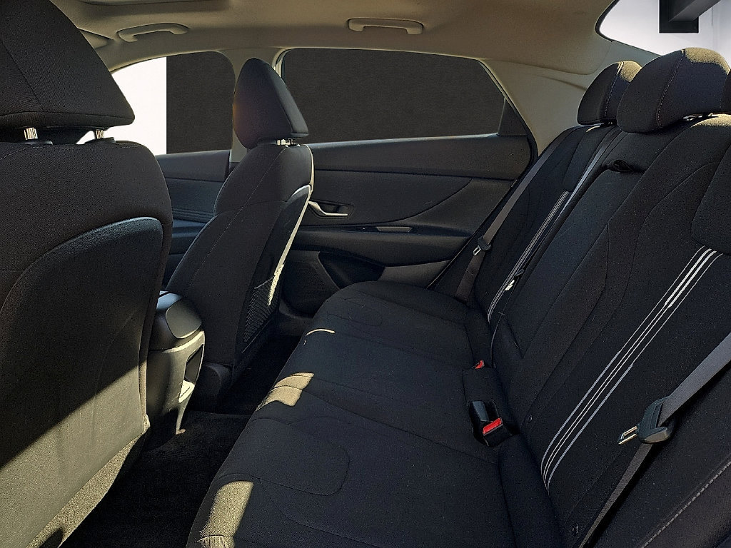 Used 2025 Hyundai Elantra SEL FWD image 9
