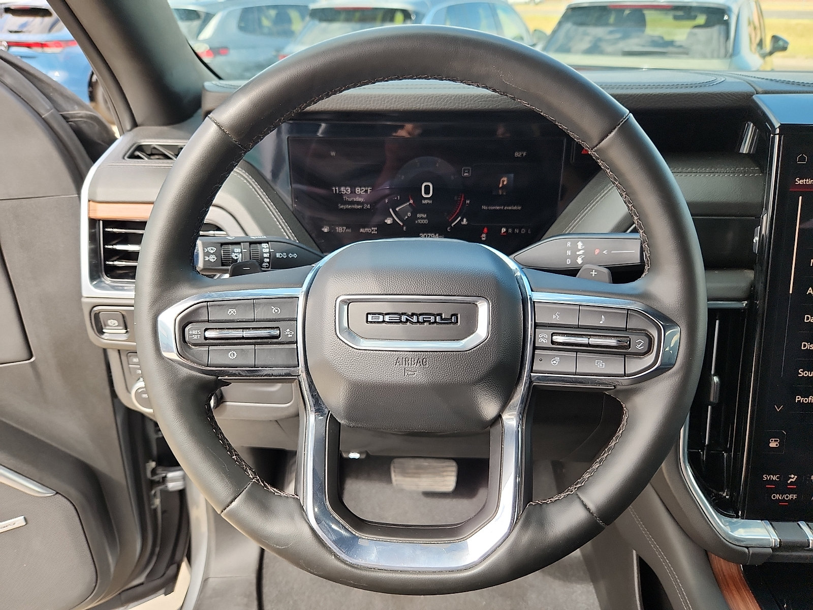 Used 2025 GMC Yukon Denali AWD/4WD image 16