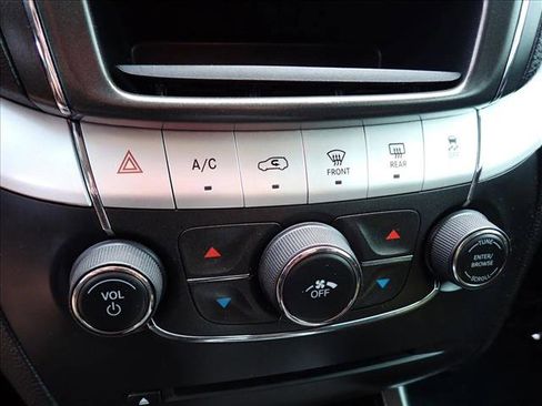 Used 2018 Dodge Journey SE w/ Popular Equipment Group FWD image 18