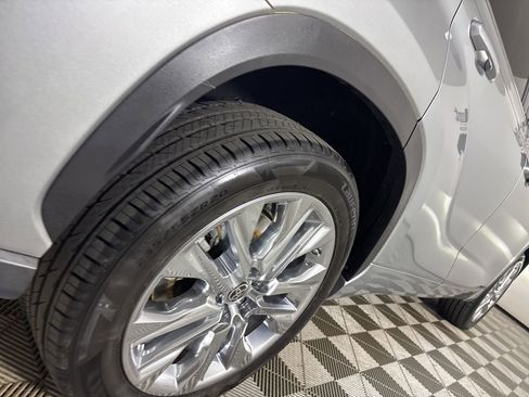 Used 2023 Toyota Highlander Limited image 34