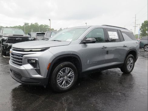 New 2026 Chevrolet Traverse LT w/ Enhanced Driving Package image 8