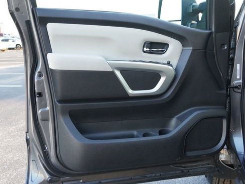 Used 2024 Nissan Titan SV w/ SV Convenience Package image 13