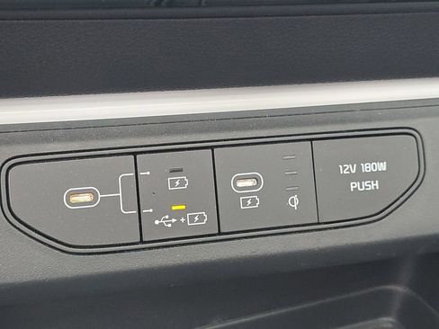 Used 2025 Kia Carnival SX w/ SX Dark Edition Package image 30