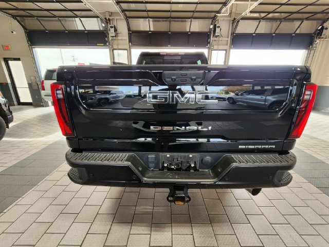 Used 2024 GMC Sierra 3500 Denali Ultimate AWD/4WD image 5