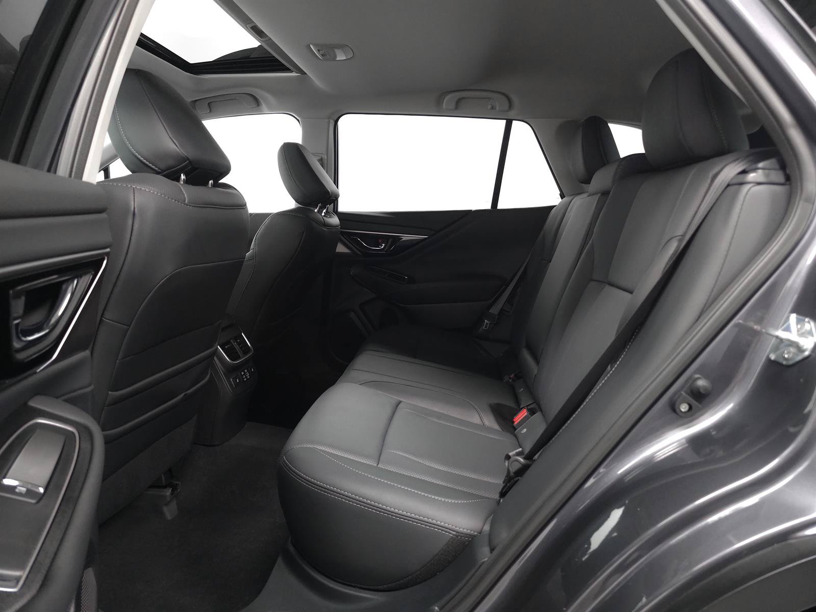 Used 2025 Subaru Outback Limited AWD/4WD image 9