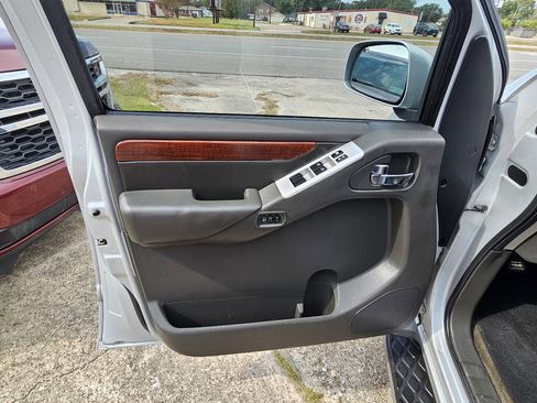 Used 2012 Nissan Pathfinder LE image 11