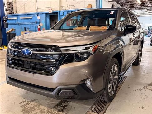 Used 2025 Subaru Forester Touring image 9