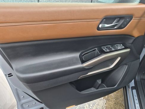 Used 2022 Nissan Pathfinder Platinum w/ Cargo Package FWD image 8
