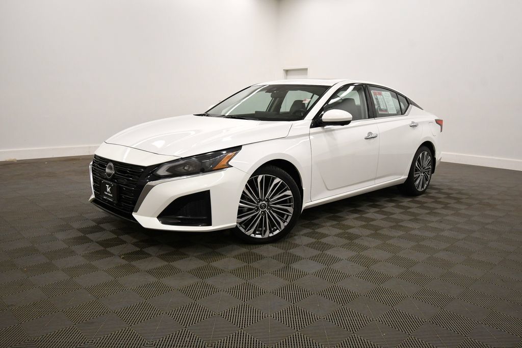 Used 2024 Nissan Altima 2.5 SL AWD/4WD image 2