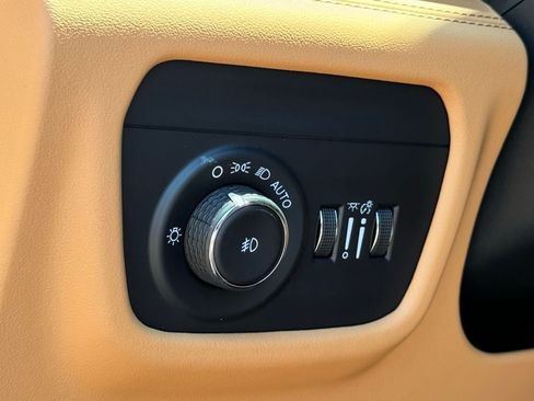 Used 2025 Jeep Grand Cherokee L Summit AWD/4WD image 24