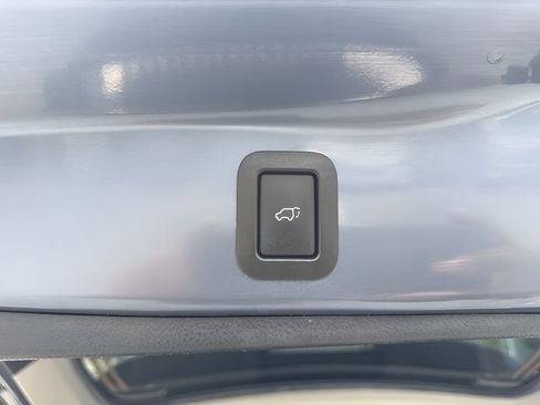 Used 2018 Toyota Highlander Limited AWD/4WD image 23