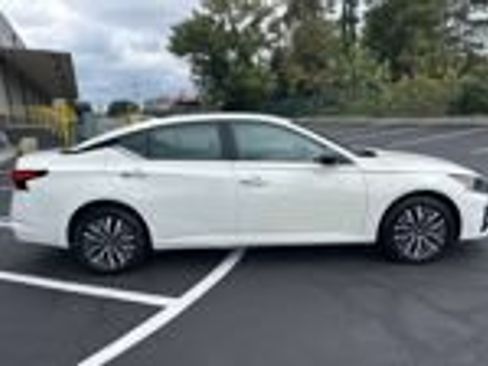 Used 2025 Nissan Altima 2.5 SV AWD/4WD image 5