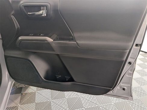 Used 2019 Toyota Tacoma TRD Off-Road w/ TRD Premium Off Road Package image 31