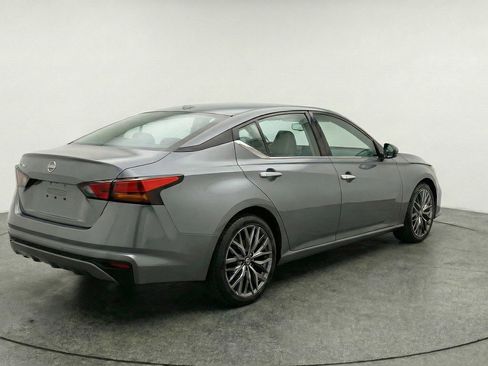 Used 2025 Nissan Altima 2.5 SV FWD image 9