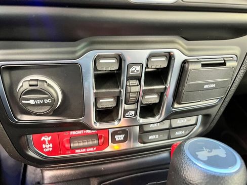 Used 2023 Jeep Wrangler Unlimited Rubicon 4xe image 37