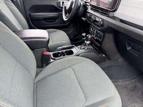 Used 2024 Jeep Wrangler Unlimited Sport AWD/4WD image 17