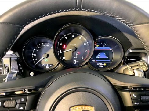 Certified 2023 Porsche Macan AWD/4WD image 29