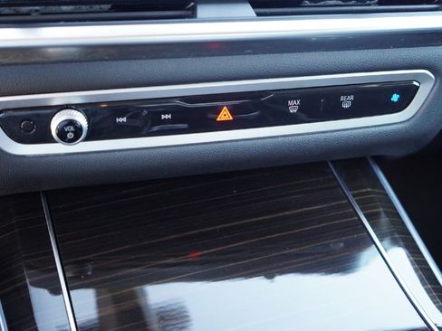 Used 2025 BMW X5 xDrive50e image 13