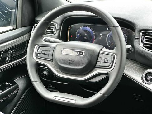 Used 2024 Jeep Wagoneer L Series II RWD image 27