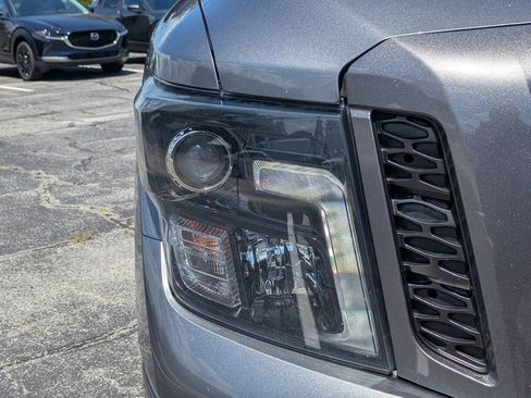 Used 2019 Nissan Titan SV w/ SV Convenience Package RWD image 10