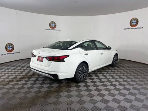 Used 2025 Nissan Altima 2.5 SV FWD image 7