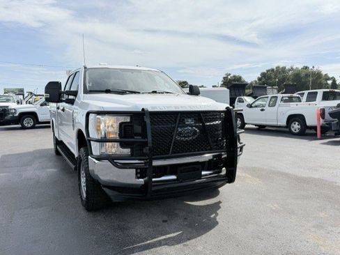 Used 2017 Ford F250 XL w/ Power Equipment Group AWD/4WD image 4