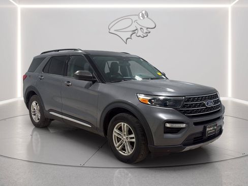Certified 2022 Ford Explorer XLT w/ Equipment Group 202A AWD/4WD image 7