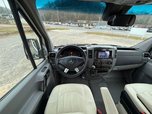 Used 2017 Mercedes-Benz Sprinter 3500 image 24