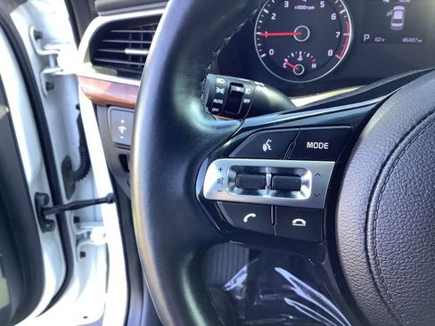 Used 2019 Kia Cadenza Technology image 13