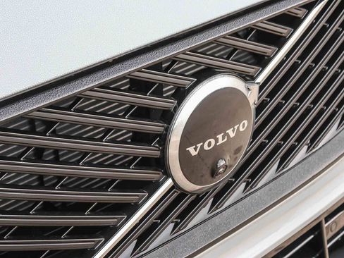 New 2026 Volvo XC60 B5 Ultra w/ Protection Package Premier image 16