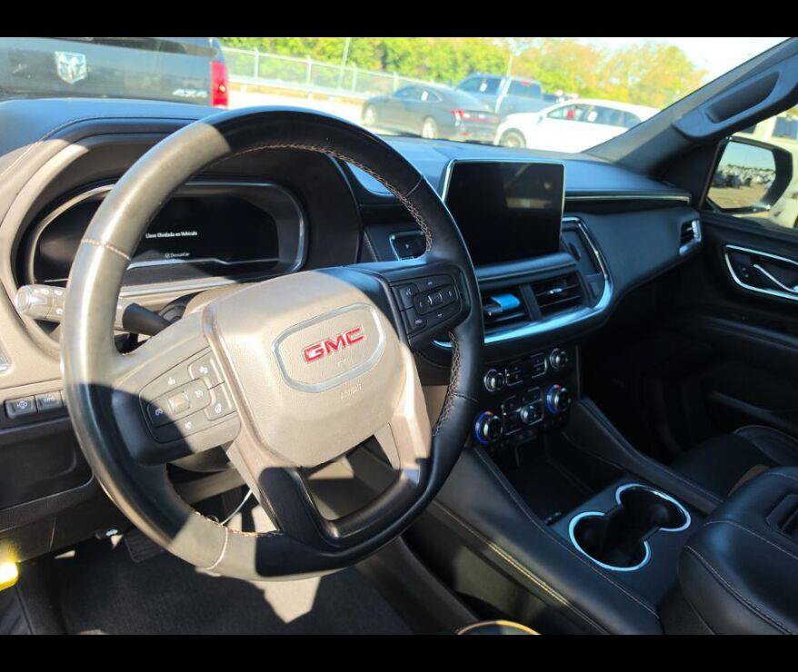 Used 2023 GMC Yukon XL AT4 w/ Technology Package AWD/4WD image 5