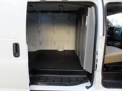 Used 2022 Chevrolet Express 3500 w/ Driver Convenience Package image 21