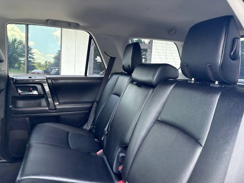 Used 2022 Toyota 4Runner TRD Off-Road Premium w/ Moonroof Package AWD/4WD image 6