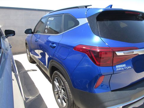 Used 2021 Kia Seltos S FWD image 3